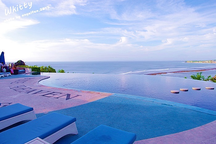 【峇里島餐廳推薦(23)】Blue Heaven 藍色天堂餐廳下午茶，超夢幻的無邊際泳池就是在這！ @小環妞 幸福足跡