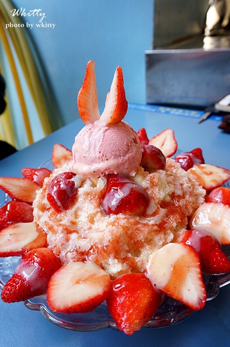 【台南冰店推薦】裕成水果店，豪華的草莓牛奶冰，滿到爆出來的草莓~ @小環妞 幸福足跡