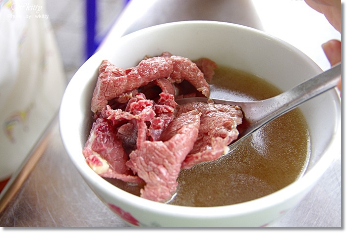 [文章牛肉湯] 台南安平˙難以忘懷的牛肉，在地人超喜愛！ @小環妞 幸福足跡
