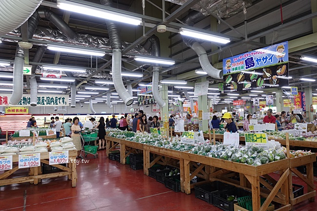 【沖繩魚市場推薦】系滿魚市場,超便宜的海膽海鮮,擺滿桌好幸福 @小環妞 幸福足跡