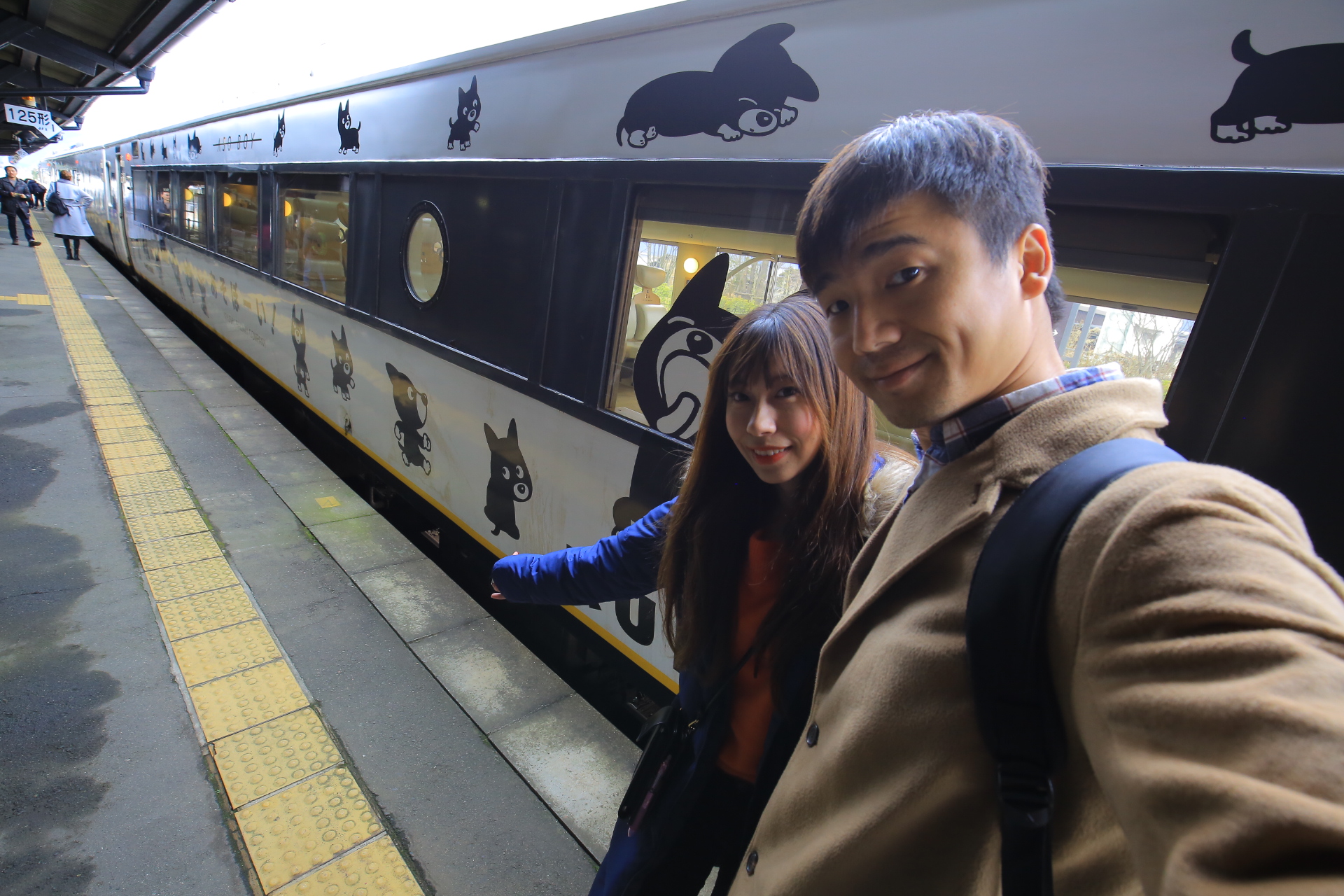 【九州列車之旅】阿蘇男孩號ASO BOY,超可愛的小黑狗拍翻了! @小環妞 幸福足跡