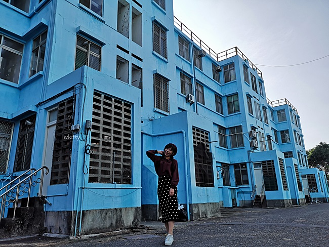 【宏南社區】高雄IG熱門打卡景點,兩排對稱的藍色建築IG上爆紅 @小環妞 幸福足跡