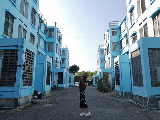 【宏南社區】高雄IG熱門打卡景點,兩排對稱的藍色建築IG上爆紅 @小環妞 幸福足跡