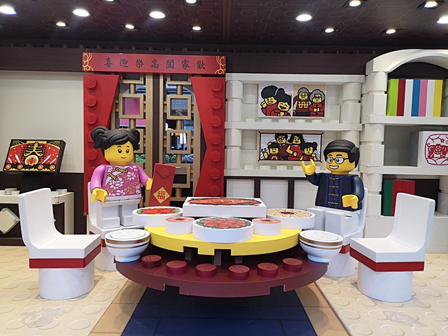 【統一時代百貨樂高LEGO】巨大樂高車站現身台北信義區,萌翻！ @小環妞 幸福足跡