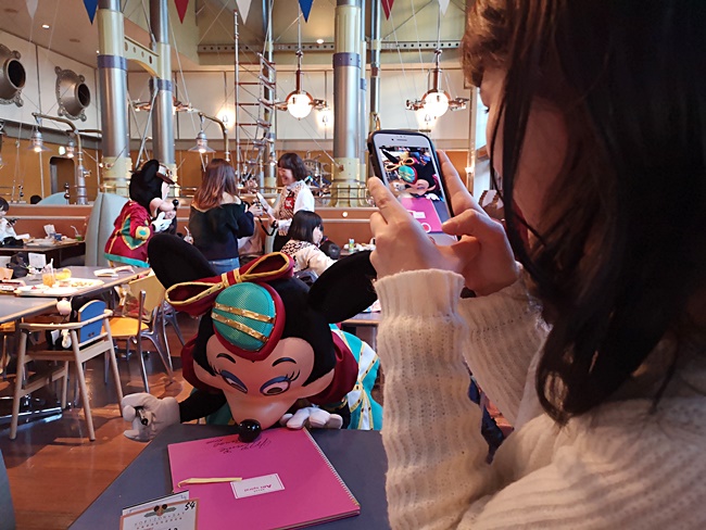 【東京迪士尼餐廳】水平線海灣餐廳-海洋迪士尼,有玩偶陪吃超夯! @小環妞 幸福足跡