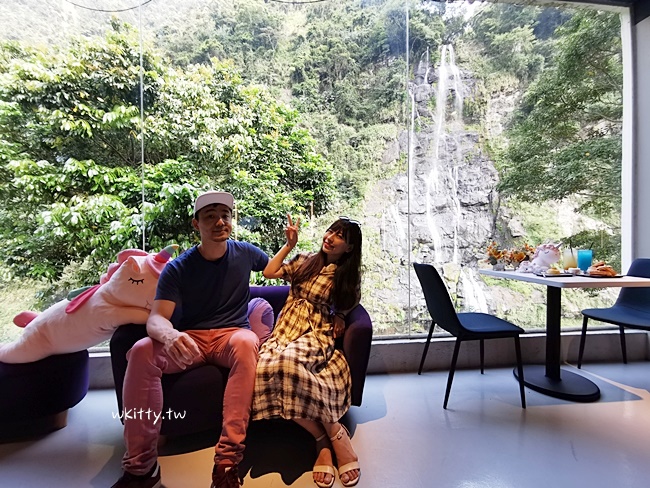【烏來景觀餐廳】瀑布3號咖啡餐廳,IG爆紅的沙發瀑布照就在這裡! @小環妞 幸福足跡