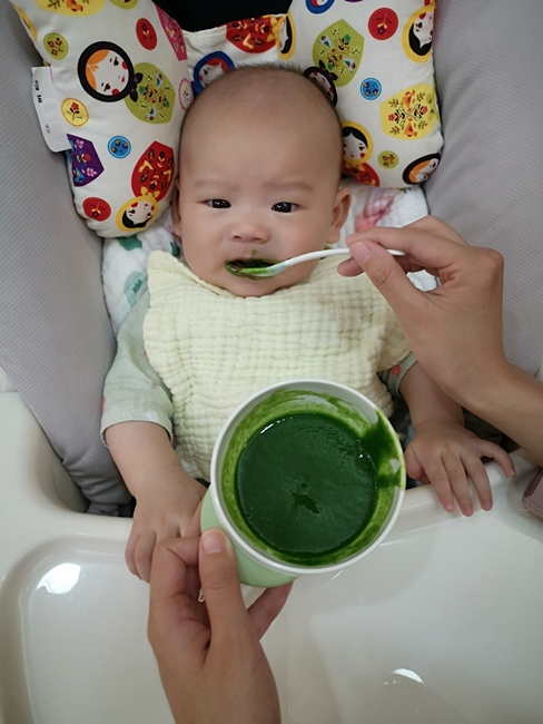 【四個月嬰兒副食品】小松菜泥,小松菜米糊,營養成分超高的蔬菜 @小環妞 幸福足跡