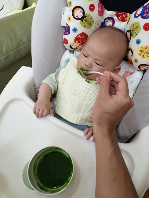 【四個月嬰兒副食品】小松菜泥,小松菜米糊,營養成分超高的蔬菜 @小環妞 幸福足跡