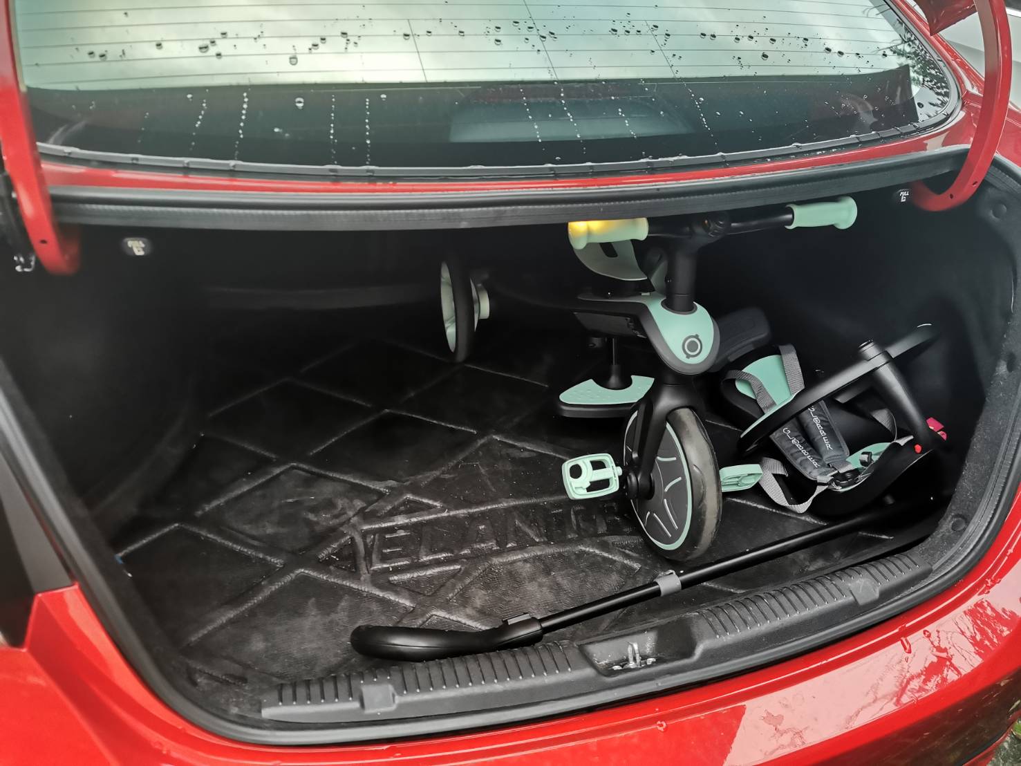 【GLOBBER 四合一】用一台的錢買到三台車,買一台同時擁有推車.腳踏車.滑步車功能,小孩放電神器 @小環妞 幸福足跡