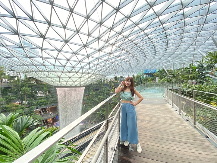 【星耀璋宜景點】新加坡機場超好玩,星懸橋看世界最大室內瀑布,兒童遊樂設施,逛街美食 @小環妞 幸福足跡