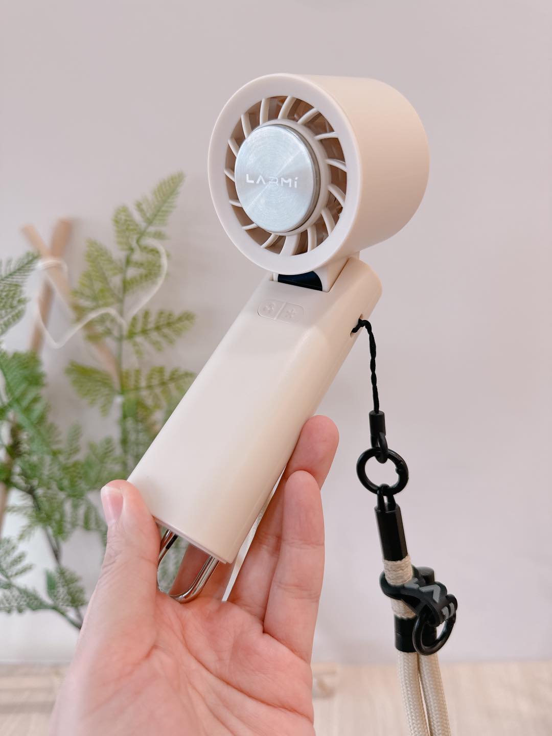《樂米電扇團購》LARMI樂米AI手持冰能扇,新款首發,跟團超划算‼ @小環妞 幸福足跡 《樂米電扇團購》LARMI樂米AI手持冰能扇,新款首發,跟團超划算‼ @小環妞 幸福足跡