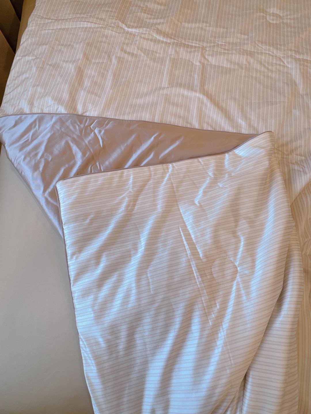 《久賴涼被團購》夏日冰冰被/夏夜緞光被，速涼降溫超有感，跟團超划算‼ @小環妞 幸福足跡