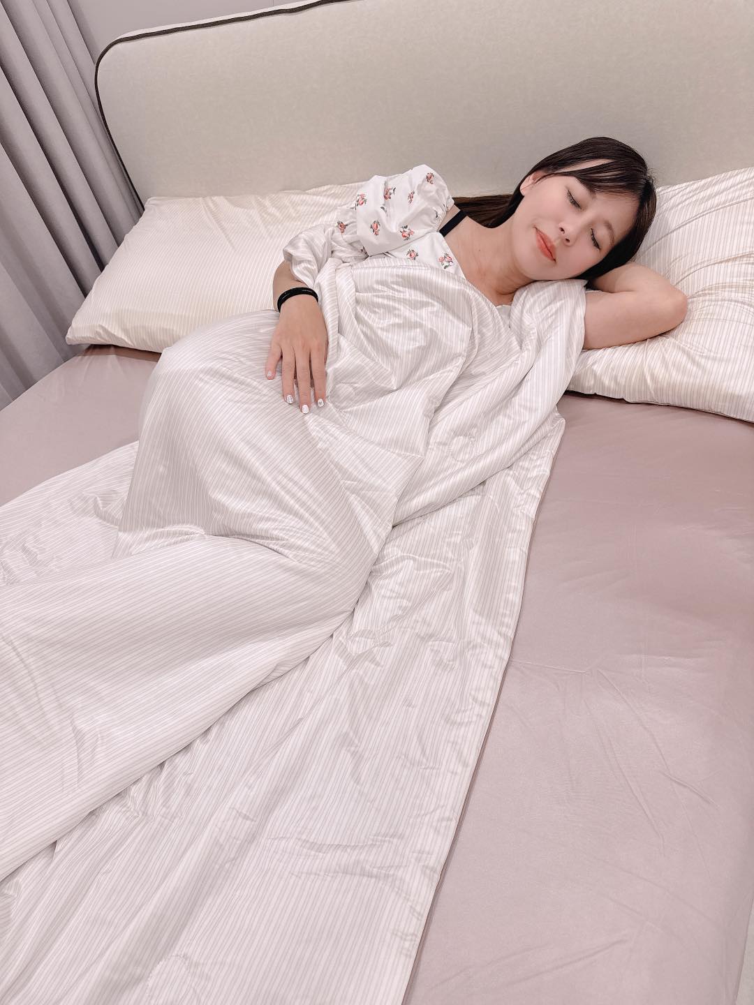 《久賴涼被團購》夏日冰冰被/夏夜緞光被，速涼降溫超有感，跟團超划算‼ @小環妞 幸福足跡